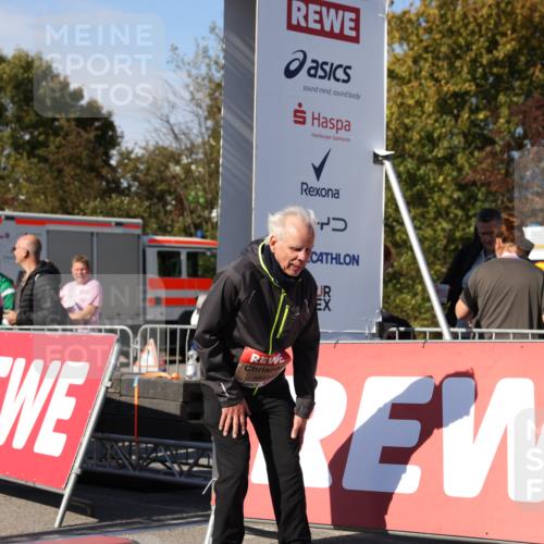03.10.2025 - Köhlbrandbrückenlauf Lena Gebhardt http://msf.ph/oto/9084565 03.10.2025 13:50:58 Ziel 4851, 5472, 5595, 5992 meine-sportfotos.de
