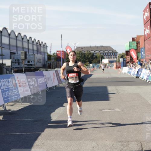 03.10.2025 - Köhlbrandbrückenlauf Jannik Wohlers http://msf.ph/oto/9084571 03.10.2025 12:52:02 Ziel 4092 meine-sportfotos.de