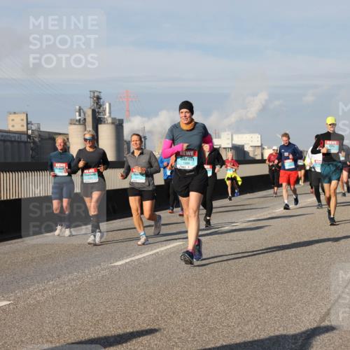 03.10.2025 - Köhlbrandbrückenlauf Lena Gebhardt http://msf.ph/oto/9084573 03.10.2025 10:05:18 Position 2 1394, 1998 meine-sportfotos.de