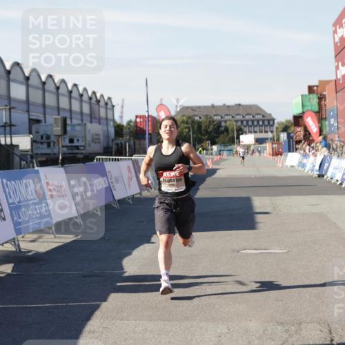 03.10.2025 - Köhlbrandbrückenlauf Jannik Wohlers http://msf.ph/oto/9084592 03.10.2025 12:52:02 Ziel 4092 meine-sportfotos.de