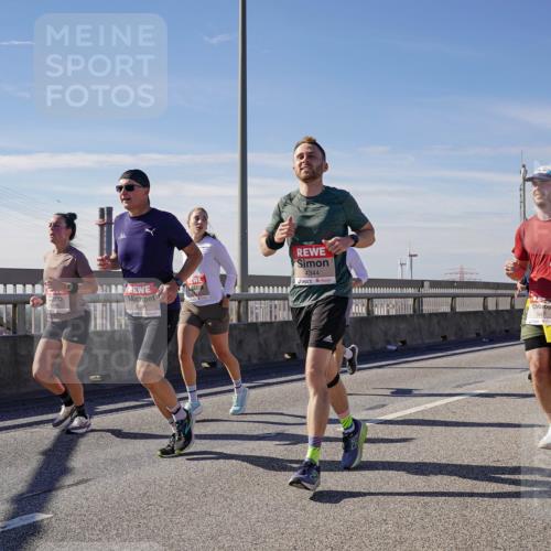 03.10.2025 - Köhlbrandbrückenlauf Michael Burmester http://msf.ph/oto/9084600 03.10.2025 12:42:42 Position 2 6355, 4344, 5447 meine-sportfotos.de