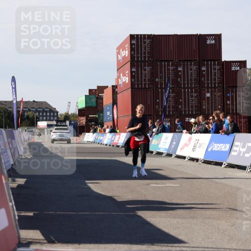 03.10.2025 - Köhlbrandbrückenlauf Lena Gebhardt http://msf.ph/oto/9084601 03.10.2025 13:51:30 Ziel 5540 meine-sportfotos.de