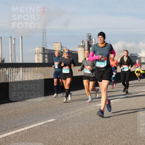 03.10.2025 - Köhlbrandbrückenlauf Lena Gebhardt http://msf.ph/oto/9084602 03.10.2025 10:05:19 Position 2 1998 meine-sportfotos.de