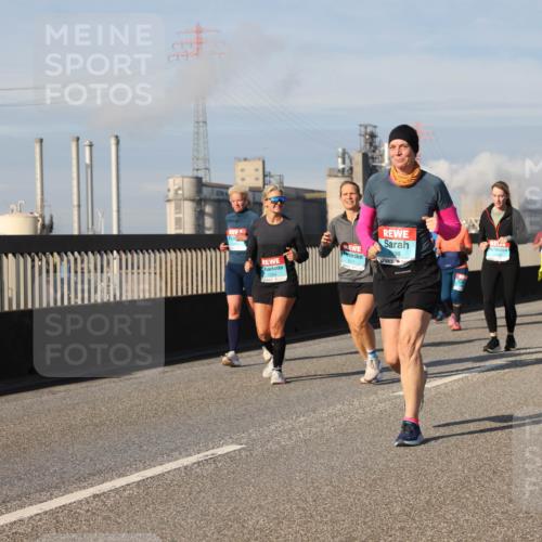 03.10.2025 - Köhlbrandbrückenlauf Lena Gebhardt http://msf.ph/oto/9084612 03.10.2025 10:05:19 Position 2 1998, 1394 meine-sportfotos.de