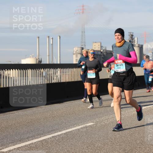 03.10.2025 - Köhlbrandbrückenlauf Lena Gebhardt http://msf.ph/oto/9084619 03.10.2025 10:05:19 Position 2 1394, 1998 meine-sportfotos.de