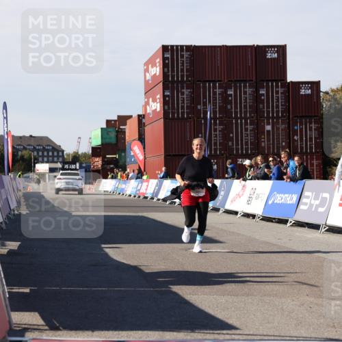 03.10.2025 - Köhlbrandbrückenlauf Lena Gebhardt http://msf.ph/oto/9084622 03.10.2025 13:51:31 Ziel 5540 meine-sportfotos.de