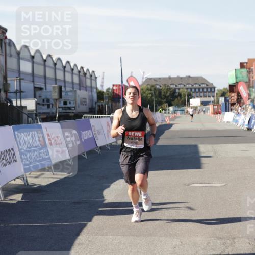 03.10.2025 - Köhlbrandbrückenlauf Jannik Wohlers http://msf.ph/oto/9084639 03.10.2025 12:52:02 Ziel 4092 meine-sportfotos.de