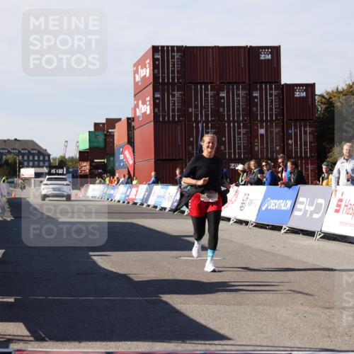 03.10.2025 - Köhlbrandbrückenlauf Lena Gebhardt http://msf.ph/oto/9084640 03.10.2025 13:51:31 Ziel 5540 meine-sportfotos.de