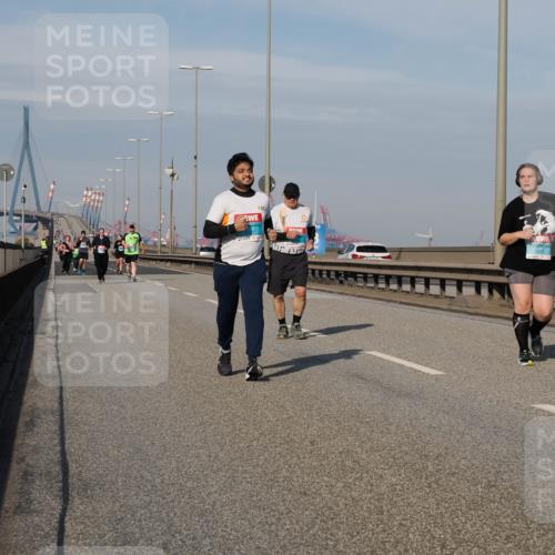 03.10.2025 - Köhlbrandbrückenlauf Fabian Wolf http://msf.ph/oto/9084642 03.10.2025 10:19:58 Position 3 3370 meine-sportfotos.de