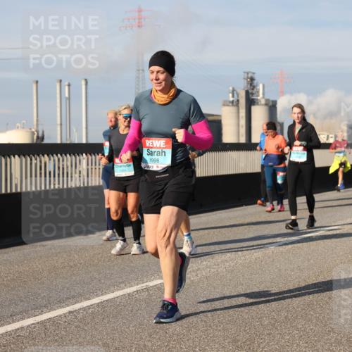 03.10.2025 - Köhlbrandbrückenlauf Lena Gebhardt http://msf.ph/oto/9084645 03.10.2025 10:05:20 Position 2 1394, 1998 meine-sportfotos.de