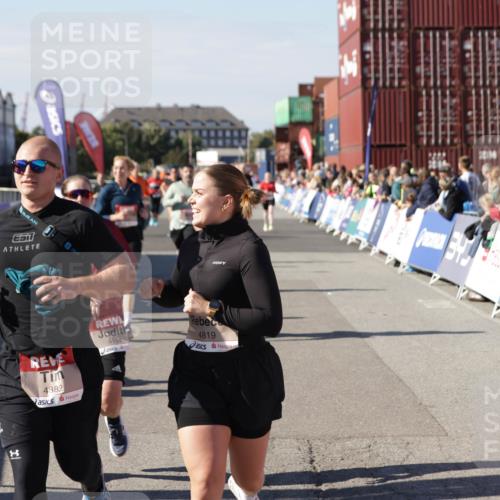 03.10.2025 - Köhlbrandbrückenlauf Jannik Wohlers http://msf.ph/oto/9084646 03.10.2025 13:18:31 Ziel 4154, 4280, 4341, 4560, 4760, 4796, 4819, 4826, 4882, 5178, 5192, 5379, 5440, 5722, 6084, 6700, 6758 meine-sportfotos.de
