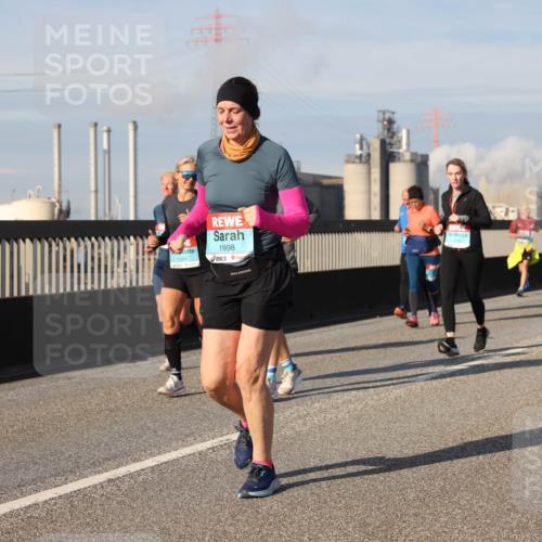 03.10.2025 - Köhlbrandbrückenlauf Lena Gebhardt http://msf.ph/oto/9084654 03.10.2025 10:05:20 Position 2 1394, 1998 meine-sportfotos.de