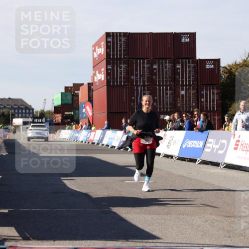 03.10.2025 - Köhlbrandbrückenlauf Lena Gebhardt http://msf.ph/oto/9084655 03.10.2025 13:51:31 Ziel 5540 meine-sportfotos.de