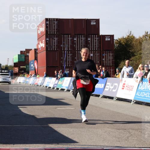 03.10.2025 - Köhlbrandbrückenlauf Lena Gebhardt http://msf.ph/oto/9084662 03.10.2025 13:51:32 Ziel 5540 meine-sportfotos.de