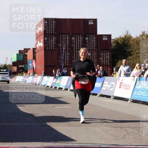 03.10.2025 - Köhlbrandbrückenlauf Lena Gebhardt http://msf.ph/oto/9084668 03.10.2025 13:51:32 Ziel 5540 meine-sportfotos.de