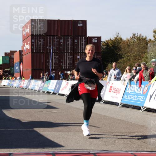 03.10.2025 - Köhlbrandbrückenlauf Lena Gebhardt http://msf.ph/oto/9084682 03.10.2025 13:51:33 Ziel 5540 meine-sportfotos.de