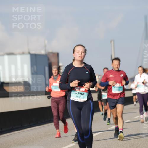03.10.2025 - Köhlbrandbrückenlauf Jannik Wohlers http://msf.ph/oto/9084729 03.10.2025 09:56:28 Position 3 1654, 1945 meine-sportfotos.de