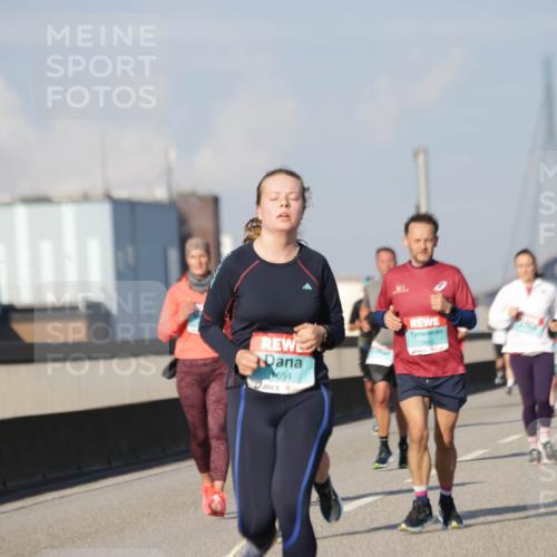 03.10.2025 - Köhlbrandbrückenlauf Jannik Wohlers http://msf.ph/oto/9084744 03.10.2025 09:56:28 Position 3 654, 1945 meine-sportfotos.de
