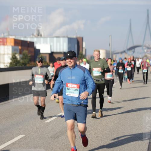 03.10.2025 - Köhlbrandbrückenlauf Jannik Wohlers http://msf.ph/oto/9084750 03.10.2025 10:07:04 Position 3 2001 meine-sportfotos.de
