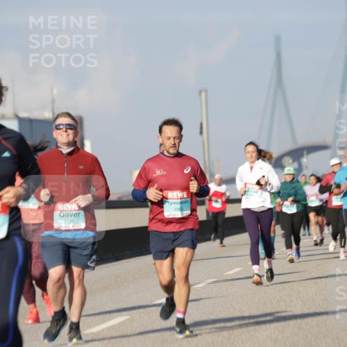 03.10.2025 - Köhlbrandbrückenlauf Jannik Wohlers http://msf.ph/oto/9084755 03.10.2025 09:56:29 Position 3 2150, 1945 meine-sportfotos.de