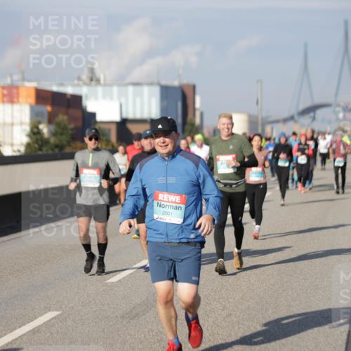 03.10.2025 - Köhlbrandbrückenlauf Jannik Wohlers http://msf.ph/oto/9084757 03.10.2025 10:07:04 Position 3 2001 meine-sportfotos.de