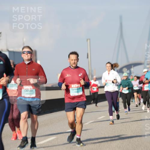 03.10.2025 - Köhlbrandbrückenlauf Jannik Wohlers http://msf.ph/oto/9084758 03.10.2025 09:56:29 Position 3 2150, 1945 meine-sportfotos.de