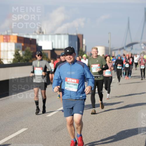 03.10.2025 - Köhlbrandbrückenlauf Jannik Wohlers http://msf.ph/oto/9084760 03.10.2025 10:07:04 Position 3 2001 meine-sportfotos.de