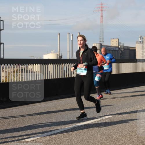 03.10.2025 - Köhlbrandbrückenlauf Lena Gebhardt http://msf.ph/oto/9084761 03.10.2025 10:05:22 Position 2 2284, 1539 meine-sportfotos.de