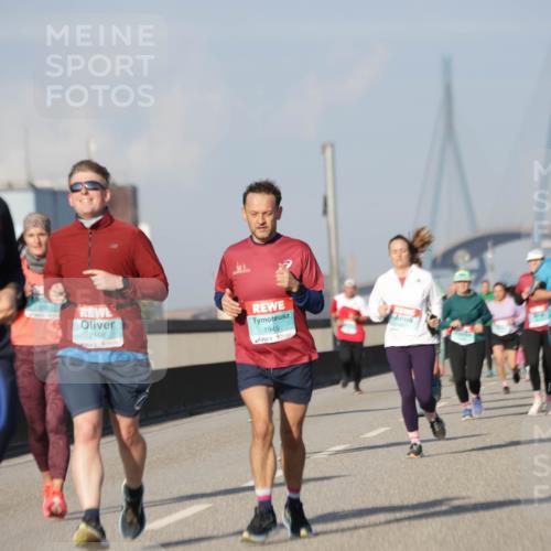 03.10.2025 - Köhlbrandbrückenlauf Jannik Wohlers http://msf.ph/oto/9084770 03.10.2025 09:56:29 Position 3 2150, 1945 meine-sportfotos.de