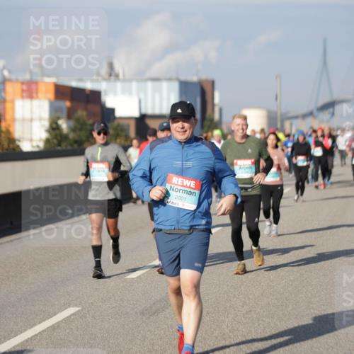 03.10.2025 - Köhlbrandbrückenlauf Jannik Wohlers http://msf.ph/oto/9084771 03.10.2025 10:07:04 Position 3 2001 meine-sportfotos.de