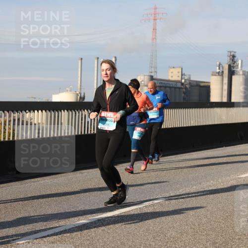 03.10.2025 - Köhlbrandbrückenlauf Lena Gebhardt http://msf.ph/oto/9084775 03.10.2025 10:05:22 Position 2 2284, 3432, 150 meine-sportfotos.de