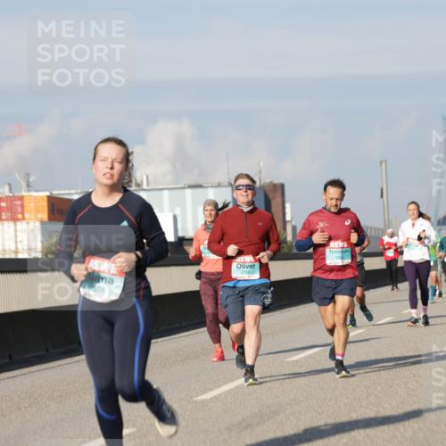 03.10.2025 - Köhlbrandbrückenlauf Jannik Wohlers http://msf.ph/oto/9084785 03.10.2025 09:56:30 Position 3 1945, 54, 2150 meine-sportfotos.de
