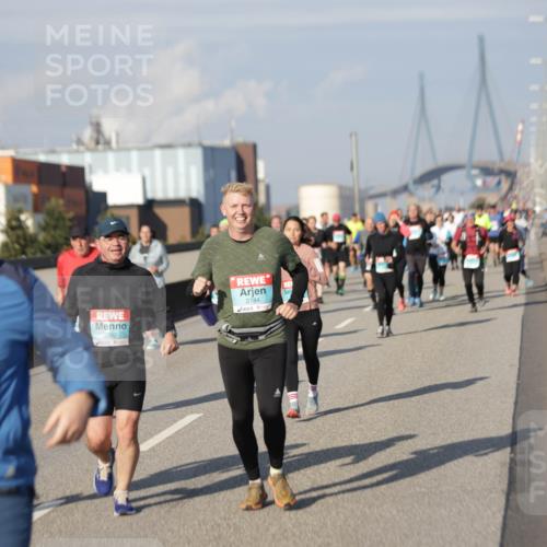 03.10.2025 - Köhlbrandbrückenlauf Jannik Wohlers http://msf.ph/oto/9084790 03.10.2025 10:07:06 Position 3 2001, 2782, 2784 meine-sportfotos.de