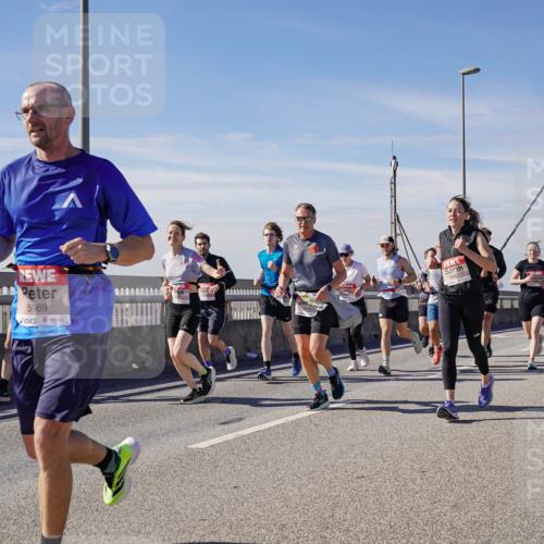 03.10.2025 - Köhlbrandbrückenlauf Michael Burmester http://msf.ph/oto/9084795 03.10.2025 12:42:49 Position 2 5969 meine-sportfotos.de