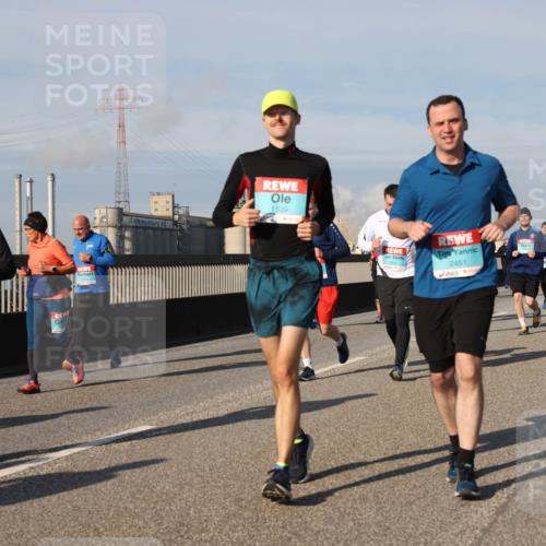 03.10.2025 - Köhlbrandbrückenlauf Lena Gebhardt http://msf.ph/oto/9084797 03.10.2025 10:05:23 Position 2 2284, 1539, 2451 meine-sportfotos.de