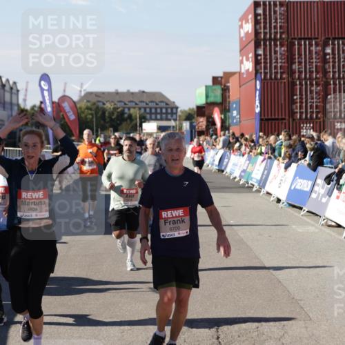 03.10.2025 - Köhlbrandbrückenlauf Jannik Wohlers http://msf.ph/oto/9084799 03.10.2025 13:18:33 Ziel 4154, 4280, 4341, 4560, 4606, 4760, 4796, 4819, 4826, 4882, 5178, 5192, 5722, 6084, 6700, 6758 meine-sportfotos.de