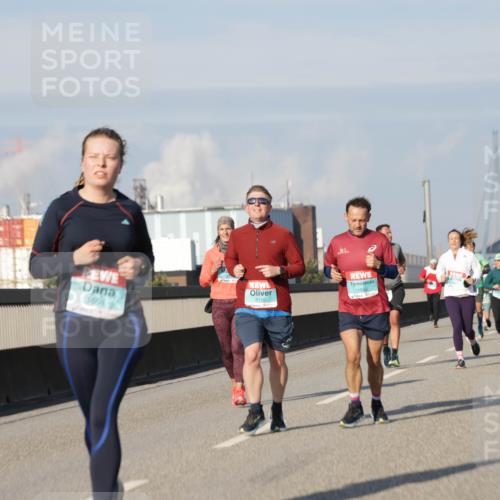 03.10.2025 - Köhlbrandbrückenlauf Jannik Wohlers http://msf.ph/oto/9084805 03.10.2025 09:56:30 Position 3 2150, 1945 meine-sportfotos.de