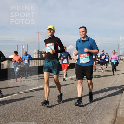 03.10.2025 - Köhlbrandbrückenlauf Lena Gebhardt http://msf.ph/oto/9084821 03.10.2025 10:05:23 Position 2 2284, 1539, 2451 meine-sportfotos.de