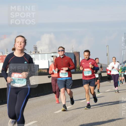 03.10.2025 - Köhlbrandbrückenlauf Jannik Wohlers http://msf.ph/oto/9084822 03.10.2025 09:56:30 Position 3 2150, 1945 meine-sportfotos.de