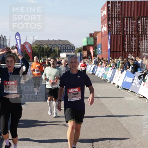 03.10.2025 - Köhlbrandbrückenlauf Jannik Wohlers http://msf.ph/oto/9084823 03.10.2025 13:18:33 Ziel 4154, 4280, 4341, 4560, 4606, 4760, 4796, 4819, 4826, 4882, 5178, 5192, 5722, 6084, 6700, 6758 meine-sportfotos.de