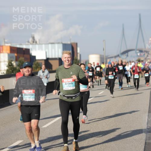 03.10.2025 - Köhlbrandbrückenlauf Jannik Wohlers http://msf.ph/oto/9084827 03.10.2025 10:07:06 Position 3 2783, 2782, 2784, 2240 meine-sportfotos.de
