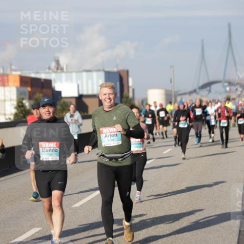 03.10.2025 - Köhlbrandbrückenlauf Jannik Wohlers http://msf.ph/oto/9084833 03.10.2025 10:07:06 Position 3 2783, 2782, 2784 meine-sportfotos.de