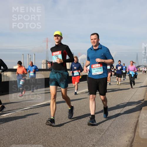 03.10.2025 - Köhlbrandbrückenlauf Lena Gebhardt http://msf.ph/oto/9084835 03.10.2025 10:05:23 Position 2 2284, 153, 2451 meine-sportfotos.de