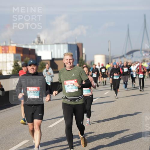 03.10.2025 - Köhlbrandbrückenlauf Jannik Wohlers http://msf.ph/oto/9084838 03.10.2025 10:07:06 Position 3 2783, 2782, 2784 meine-sportfotos.de