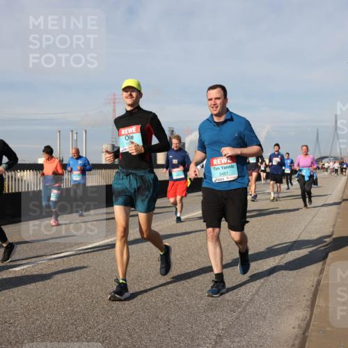 03.10.2025 - Köhlbrandbrückenlauf Lena Gebhardt http://msf.ph/oto/9084843 03.10.2025 10:05:23 Position 2 2284, 2451 meine-sportfotos.de