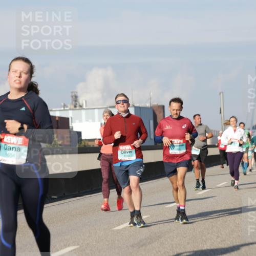03.10.2025 - Köhlbrandbrückenlauf Jannik Wohlers http://msf.ph/oto/9084847 03.10.2025 09:56:30 Position 3 1654, 2150 meine-sportfotos.de
