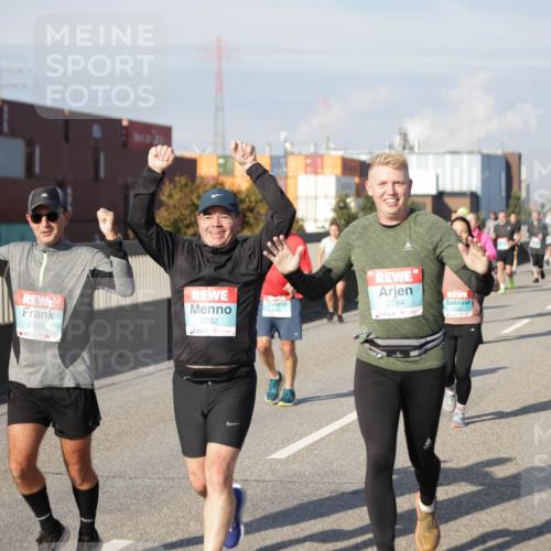 03.10.2025 - Köhlbrandbrückenlauf Jannik Wohlers http://msf.ph/oto/9084849 03.10.2025 10:07:08 Position 3 2783, 2782, 2784 meine-sportfotos.de