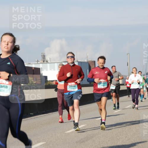 03.10.2025 - Köhlbrandbrückenlauf Jannik Wohlers http://msf.ph/oto/9084851 03.10.2025 09:56:30 Position 3 654, 2150, 1945 meine-sportfotos.de
