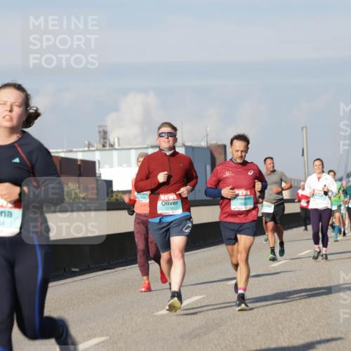 03.10.2025 - Köhlbrandbrückenlauf Jannik Wohlers http://msf.ph/oto/9084856 03.10.2025 09:56:30 Position 3 3654, 1945, 2150 meine-sportfotos.de
