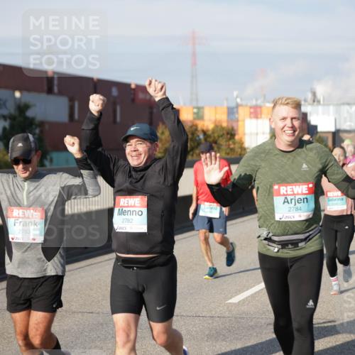03.10.2025 - Köhlbrandbrückenlauf Jannik Wohlers http://msf.ph/oto/9084878 03.10.2025 10:07:08 Position 3 2783, 2782, 2784, 2240 meine-sportfotos.de